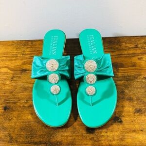 NWOT Italian Shoemakers Emerald Green Rhinestones Sandals. Size 8.5